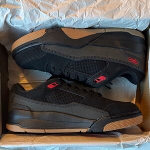 New Jordan Flight Court ‘Black Gum Medium Varsity Red’. Sz.6.5y/8w. OG box